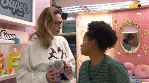 
					BBB 26: Ana Paula confronta Chaiany e faz ameaça: 'É pra ter cuidado'
				
				