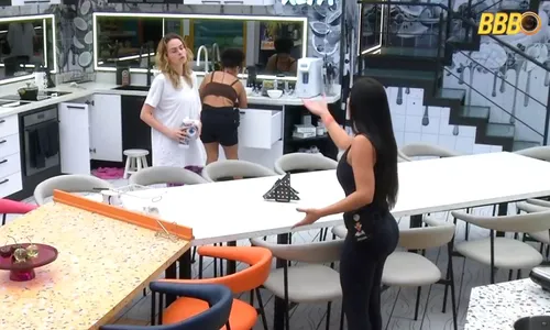 
					BBB 26: Ana Paula faz acusação contra Jordana em briga: 'Tem medo'
				
				