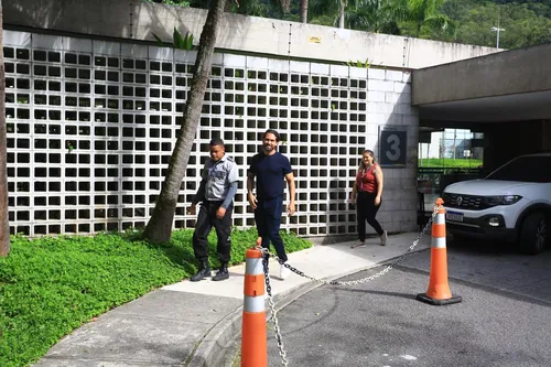 
					BBB 26: Brigido é recebido por fãs nos Estúdios Globo; FOTOS
				
				