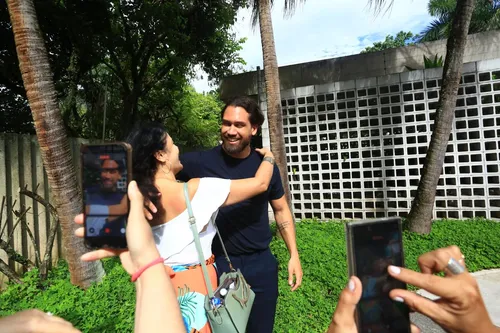 
					BBB 26: Brigido é recebido por fãs nos Estúdios Globo; FOTOS
				
				