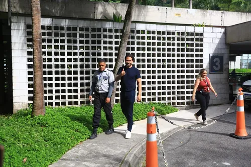 
					BBB 26: Brigido é recebido por fãs nos Estúdios Globo; FOTOS
				
				