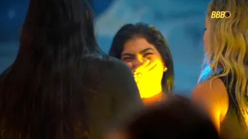 
					BBB 26: Chaiany choca ao revelar beijo escondido em sister: 'Eu amei'
				
				