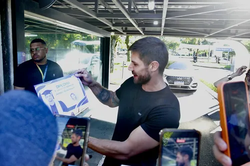 
					BBB 26: Jonas Sulzbach é surpreendido com diploma da 5ª série na Globo
				
				