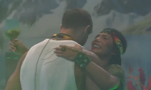 
					BBB 26: Jonas e Marciele flertam em festa e web detona: 'Talarica'
				
				