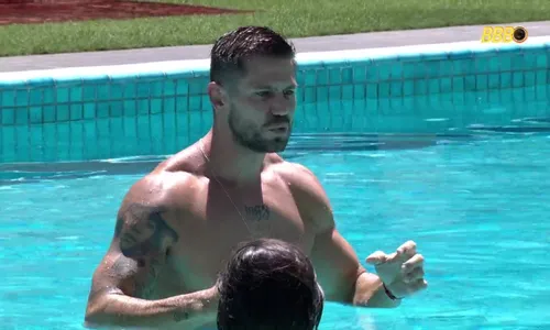 
					BBB 26: Ana Paula troca farpas afiadas com Jonas: 'Ser gostoso?'
				
				