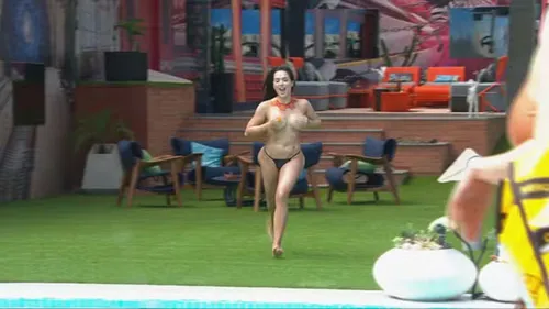 
					BBB 26: Jordana cumpre promessa e tira a roupa na área externa; VÍDEO
				
				