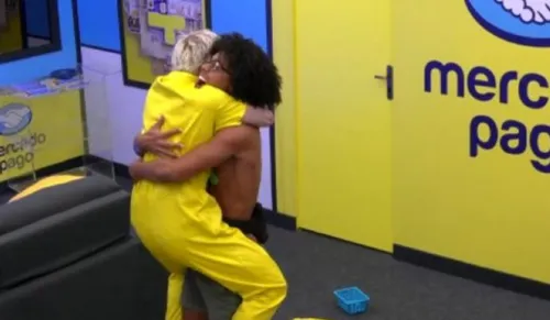 
					BBB 26: Juliano Floss surta ao chegar no Quarto Secreto e web reage
				
				