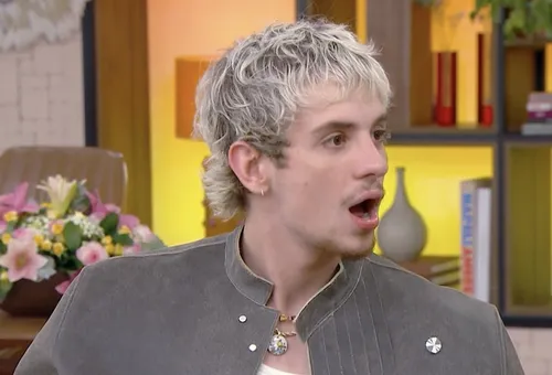 
					'BBB 26': Juliano Floss quebra o silêncio sobre falsidades de Samira
				
				