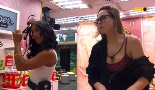 
					BBB 26: Maxiane se revolta após provocação de Ana Paula: 'Tá put*'
				
				