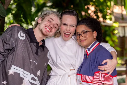 
					Milena e Juliano roubam carrinho e 'tocam o terror' na Globo após BBB
				
				