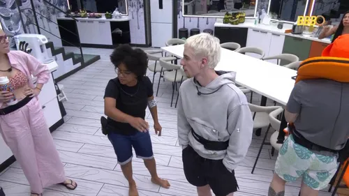 
					BBB 26: Milena tem crise de choro após punição gravíssima e se revolta
				
				