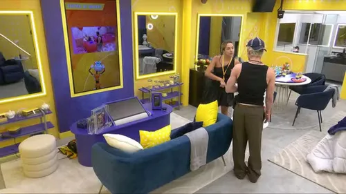 
					BBB 26: Samira pega sister no pulo e flagra críticas: 'Me detonou'
				
				
