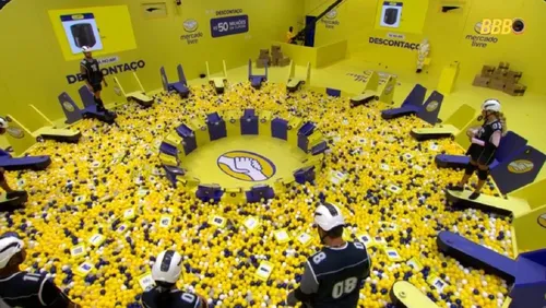 
					BBB 26: equipe de Henri Castelli condena reação do elenco à convulsão
				
				