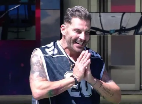 
					BBB 26: Henri Castelli surpreende ao anunciar mudança após convulsões
				
				