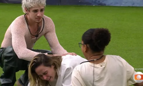 
					BBB 26: Tadeu Schmidt cai no choro ao anunciar morte para finalistas
				
				