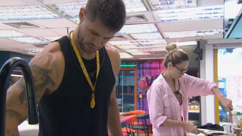 
					BBB: Ana Paula Renault cumpre promessa e alopra Alberto Cowboy e Jonas
				
				