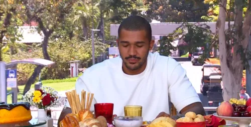 
					BBB: Matheus é atacado ao seguir 'cartilha do arrependimento' na Globo
				
				