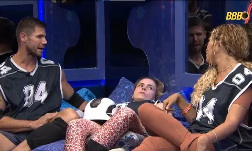 
					BBB: Sarah expõe convite da Record para realities e motivo da rejeição
				
				