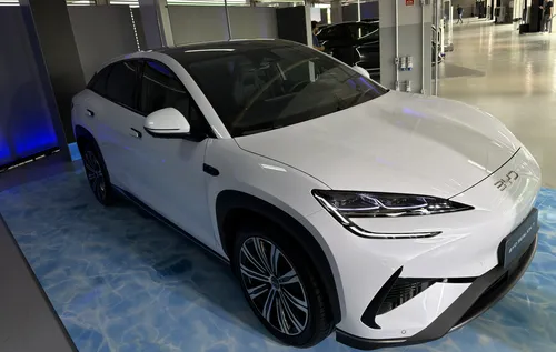 
					BYD Sealion 7 chega ao Brasil: SUV cupê une estilo e força elétrica
				
				