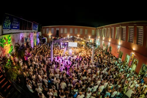 
					Baile da Santinha a Alinne Rosa: veja ensaios em Salvador até domingo
				
				