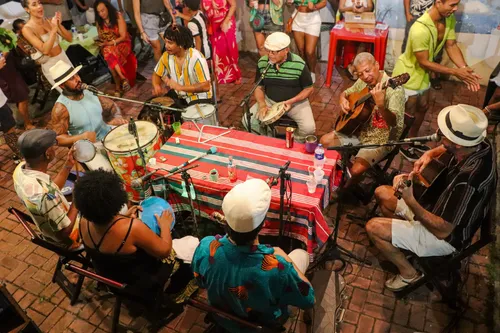 
					Baile da Santinha a Alinne Rosa: veja ensaios em Salvador até domingo
				
				