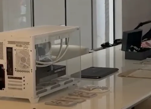 
					Bia Miranda quebra o silêncio após apreensão de dólares falsos
				
				