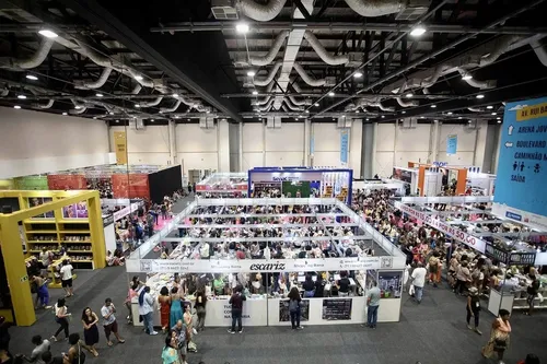 
					Bienal do Livro Bahia 2026 anuncia primeiras atrações; confira
				
				