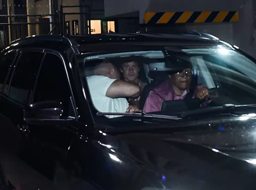 
					Bruna Marquezine e Shawn Mendes chegam em Salvador para o Carnaval
				
				