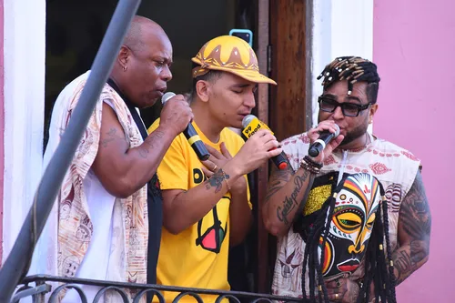 
					Caetano Veloso e João Gomes acompanham saída do Olodum no Pelourinho
				
				