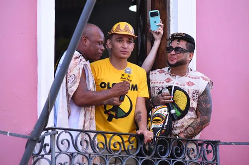 
					Caetano Veloso e João Gomes acompanham saída do Olodum no Pelourinho
				
				