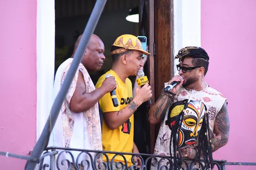 
					Caetano Veloso e João Gomes acompanham saída do Olodum no Pelourinho
				
				