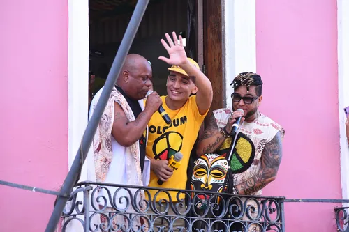 
					Caetano Veloso e João Gomes acompanham saída do Olodum no Pelourinho
				
				