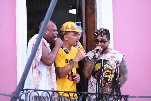 
					Caetano Veloso e João Gomes acompanham saída do Olodum no Pelourinho
				
				