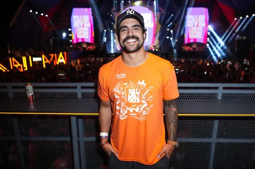 
					FOTOS: famosos curtem último dia do Carnaval no Camarote Salvador
				
				