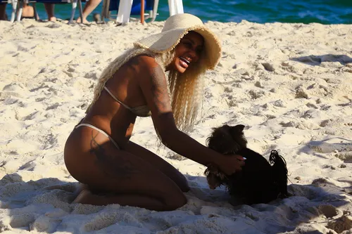 
					Câmera flagra médico fugindo de Cariúcha após confusão em festa; VÍDEO
				
				