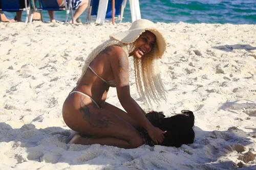 
					Câmera flagra médico fugindo de Cariúcha após confusão em festa; VÍDEO
				
				