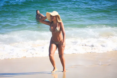 
					Câmera flagra médico fugindo de Cariúcha após confusão em festa; VÍDEO
				
				