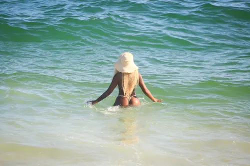 
					Câmera flagra médico fugindo de Cariúcha após confusão em festa; VÍDEO
				
				