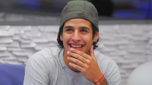 
					Campeão do BBB se oferece para 'A Fazenda 18': 'Vou de graça'
				
				