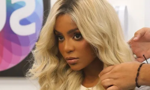 
					Galvão Bueno engata novo programa no SBT e revela bastidores
				
				