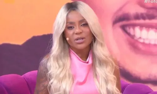 
					Carol Lekker estreia no SBT e web alfineta rival Dudu Camargo
				
				