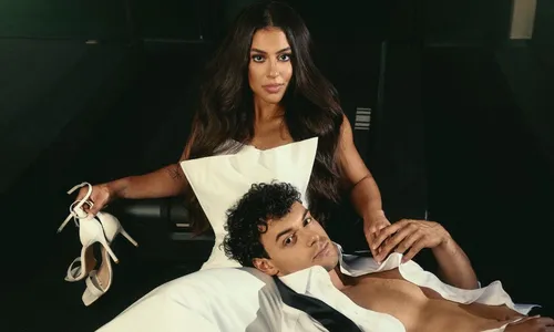
					Carla Perez se derrete com ensaio de casamento do filho em academia
				
				