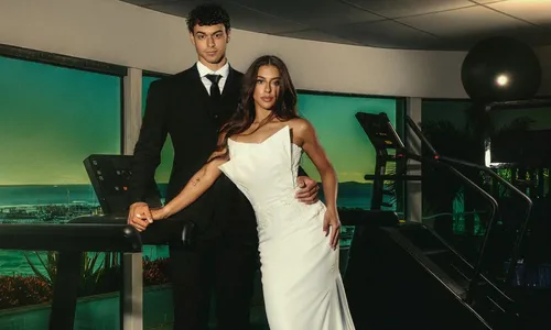 
					Carla Perez se derrete com ensaio de casamento do filho em academia
				
				