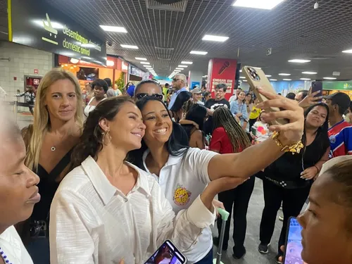 
					Famosos desembarcam em Salvador para o Carnaval 2026; FOTOS
				
				