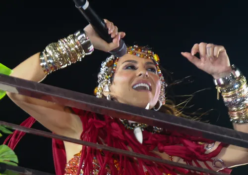 
					Carnaval: Alinne Rosa homenageia Ney Matogrosso com look surpreendente
				
				