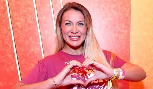 
					Andressa Urach termina casamento após marido produzir conteúdo adulto
				
				