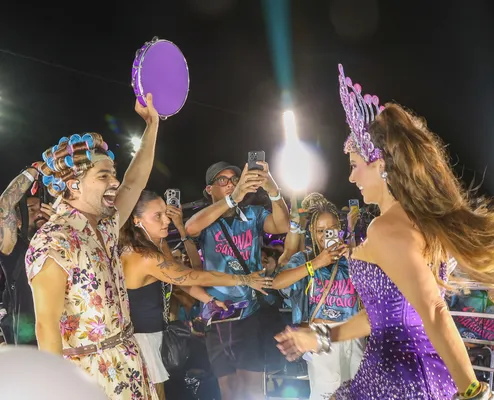 
					Carnaval: Lore Improta troca Léo Santana por Pedro Sampaio no 1º dia
				
				