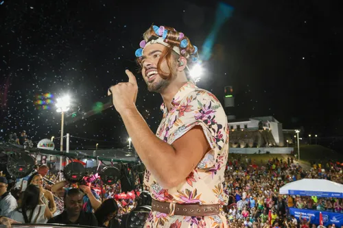 
					Carnaval: Lore Improta troca Léo Santana por Pedro Sampaio no 1º dia
				
				