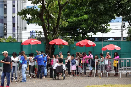 
					Carnaval: ambulantes credenciados recebem kits e cartões de transporte
				
				