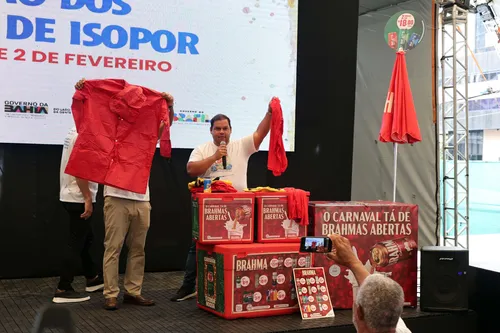 
					Carnaval: ambulantes credenciados recebem kits e cartões de transporte
				
				